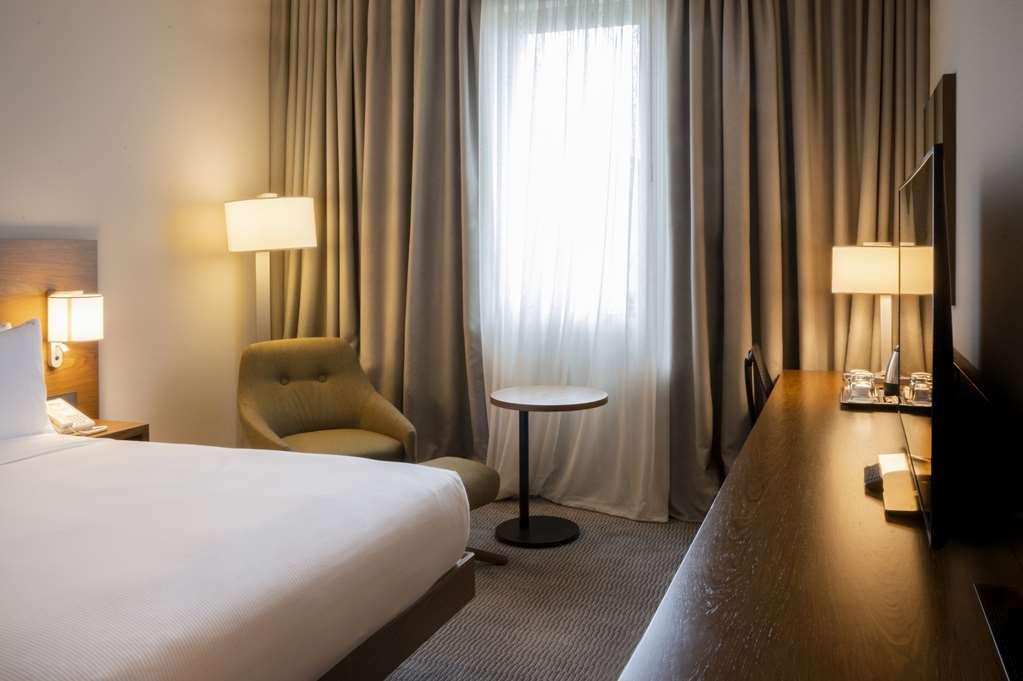 Hilton Garden Inn Tbilisi Chavchavadze Szoba fotó