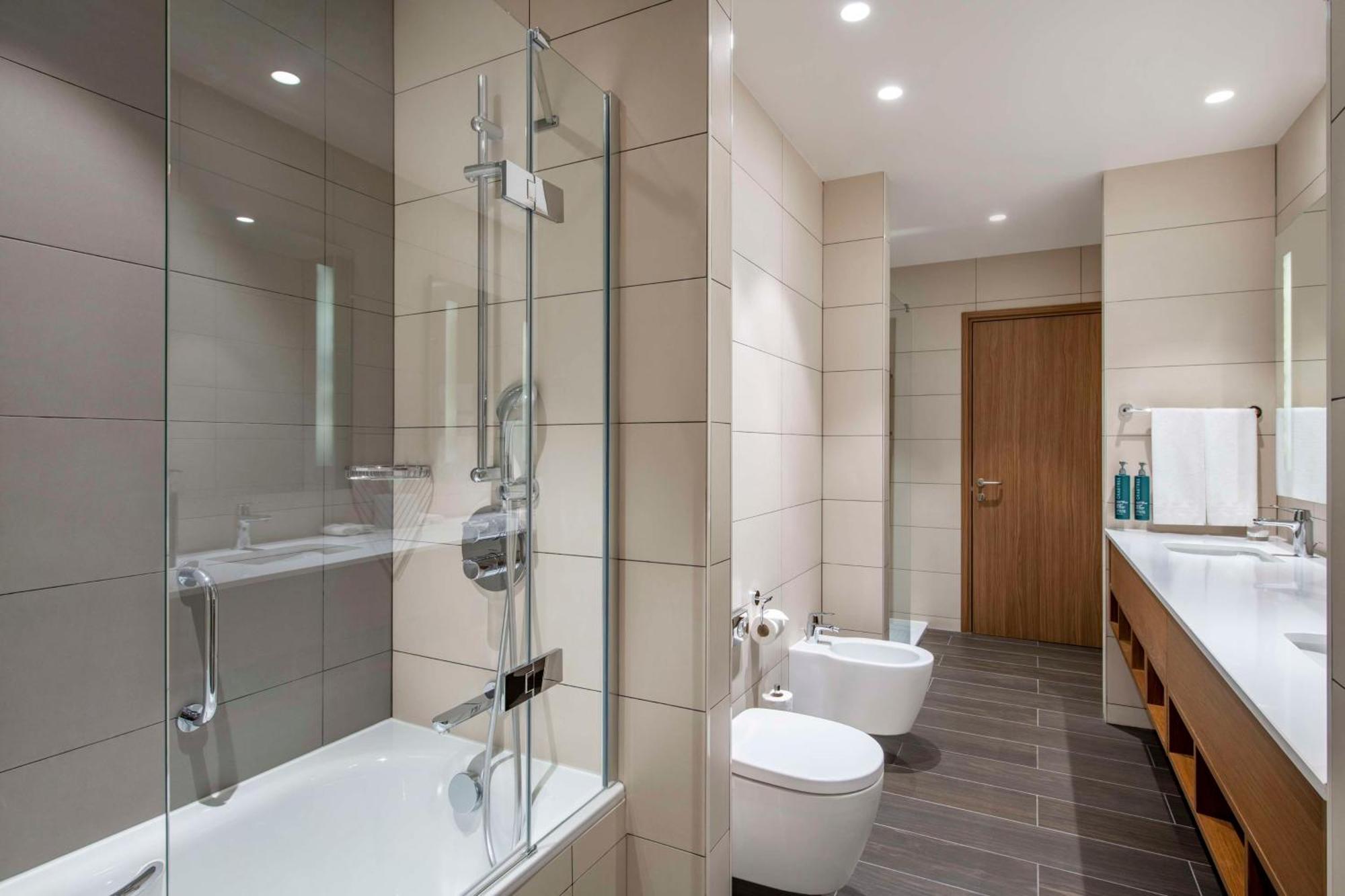 Hilton Garden Inn Tbilisi Chavchavadze Kültér fotó